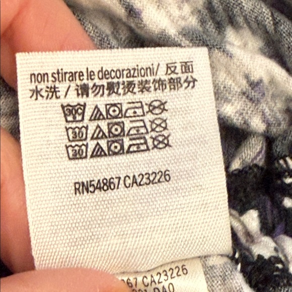 VS pink Floral Black and White Floral Women's Top, Size Small - Picture 8 of 8